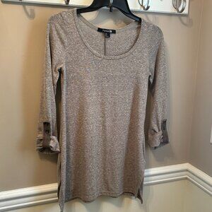 FOREVER 21 Woman's 3/4 Roll Tab Sleeve Knit Top Size S/P in color Light Brown